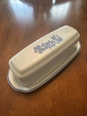 Pfaltzgraff Yorktowne butter dish